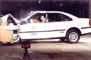 Краш тест Volvo S80 (2000)